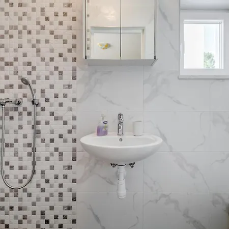 Gasthuis With Shared Pool 4*