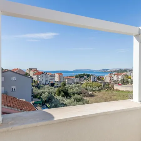 With Shared Pool 4* Podstrana