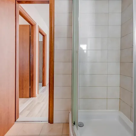 With Shared Pool Gasthuis 4*