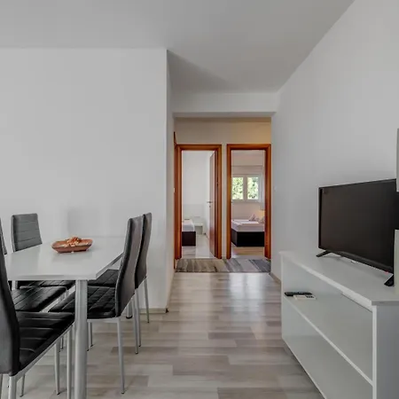 Gasthuis With Shared Pool 4*