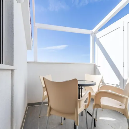 With Shared Pool Gasthuis