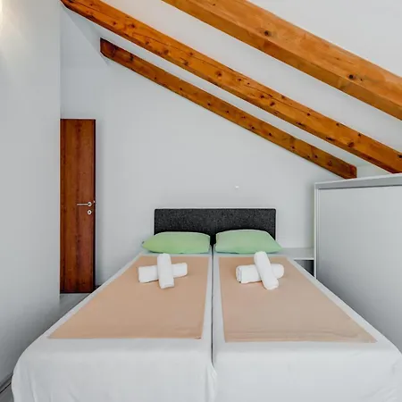 Guest house With Shared Pool