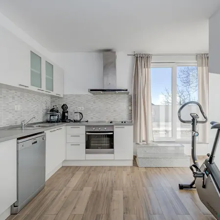 Gasthuis With Shared Pool 4*