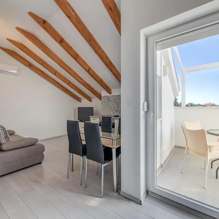 Guest house With Shared Pool