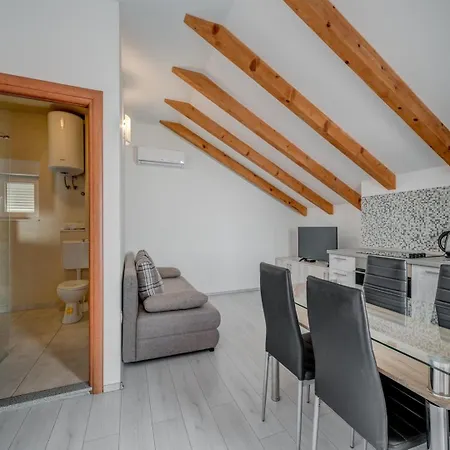 With Shared Pool بودْسْتغانا