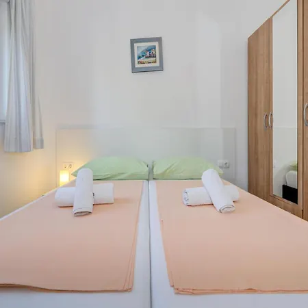 With Shared Pool Konukevi 4*