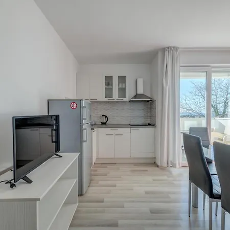 بيت ضيافة With Shared Pool