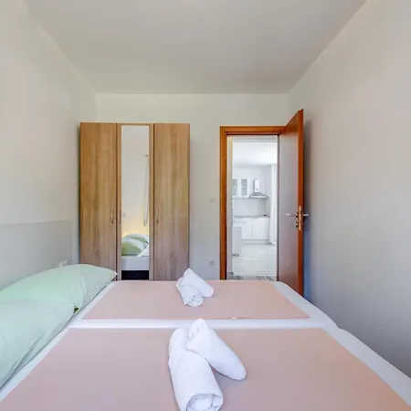 With Shared Pool 4* بودْسْتغانا