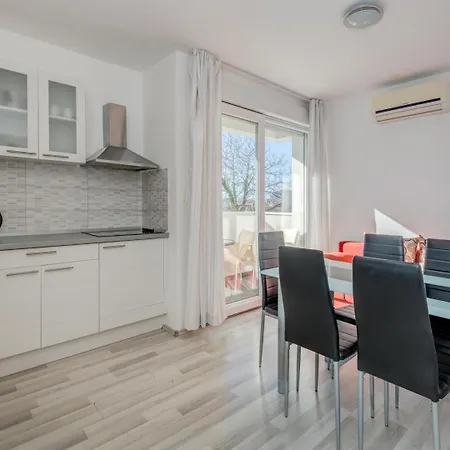 بيت ضيافة With Shared Pool بودْسْتغانا