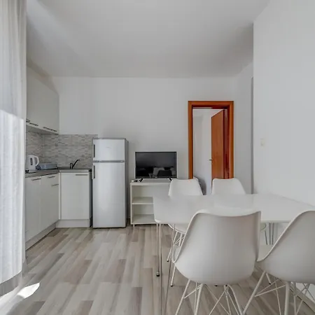 With Shared Pool 4* Podstrana