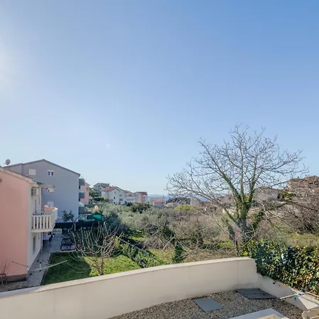 بيت ضيافة With Shared Pool 4*