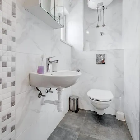 Konukevi With Shared Pool 4*