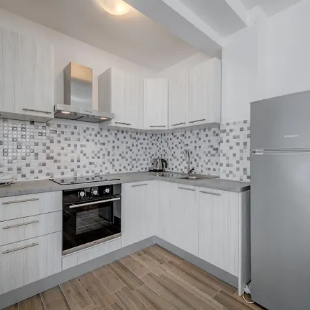 With Shared Pool بودْسْتغانا