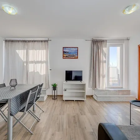 With Shared Pool 4* بودْسْتغانا