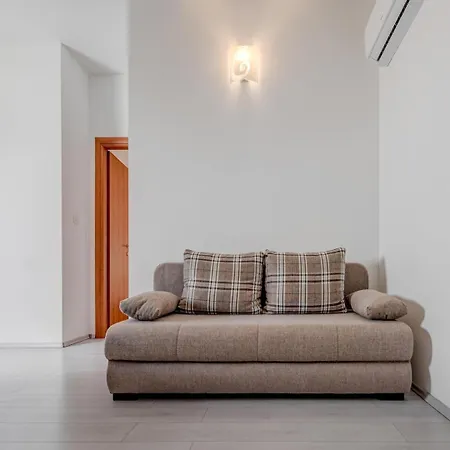 بيت ضيافة With Shared Pool 4*