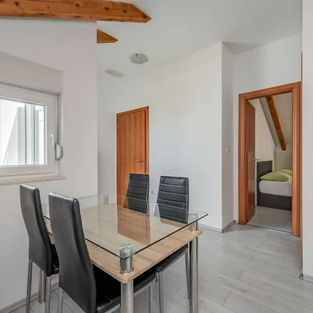 With Shared Pool بودْسْتغانا