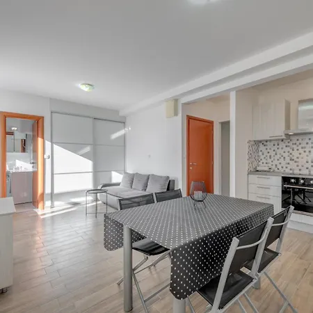 With Shared Pool 4* بودْسْتغانا