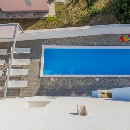 With Shared Pool 4* بودْسْتغانا