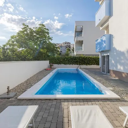 With Shared Pool بودْسْتغانا