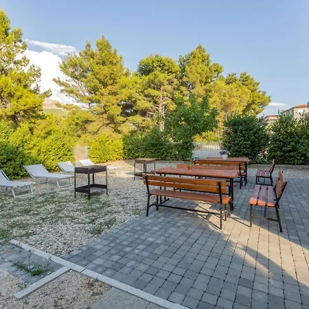 With Shared Pool بيت ضيافة 4*